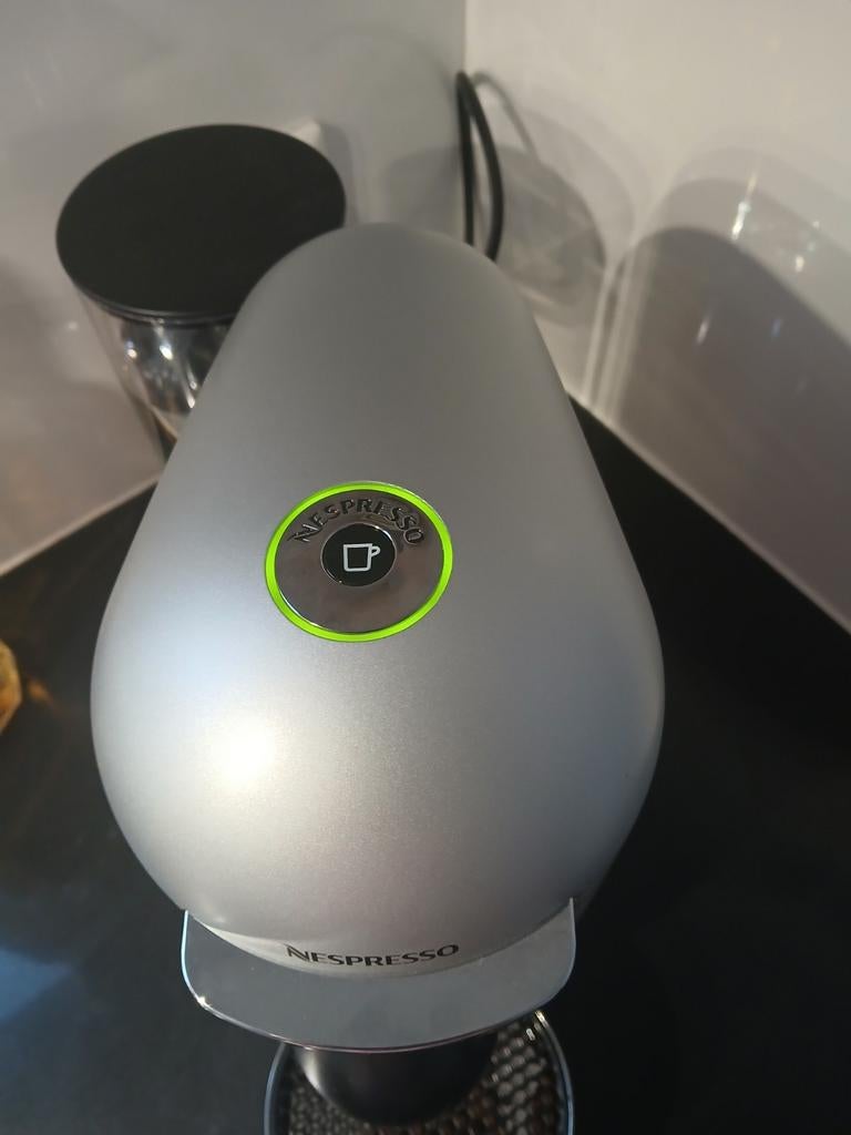 Nespresso Vertuo Next Koffiemachine - Zo goed als nieuw, Witgoed en Apparatuur, Koffiezetapparaten, Koffiemachine, Ophalen of Verzenden