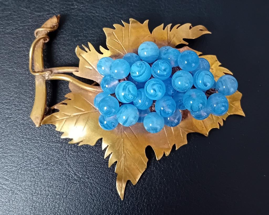 Mooie vintage broche druiven en blad, Ophalen of Verzenden, Zo goed als nieuw, Overige materialen
