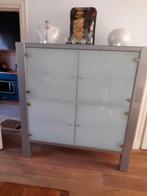 Kast met bijbehorende tafeltjes, Ophalen, 50 tot 100 cm, Zo goed als nieuw, Minder dan 100 cm