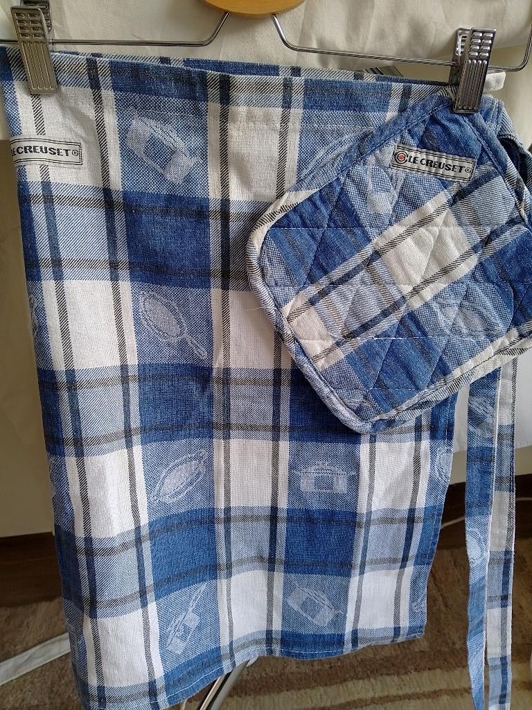 Le Creuset schort+ pannenlap, Le Creuset, Blauw, Ophalen of Verzenden, Zo goed als nieuw