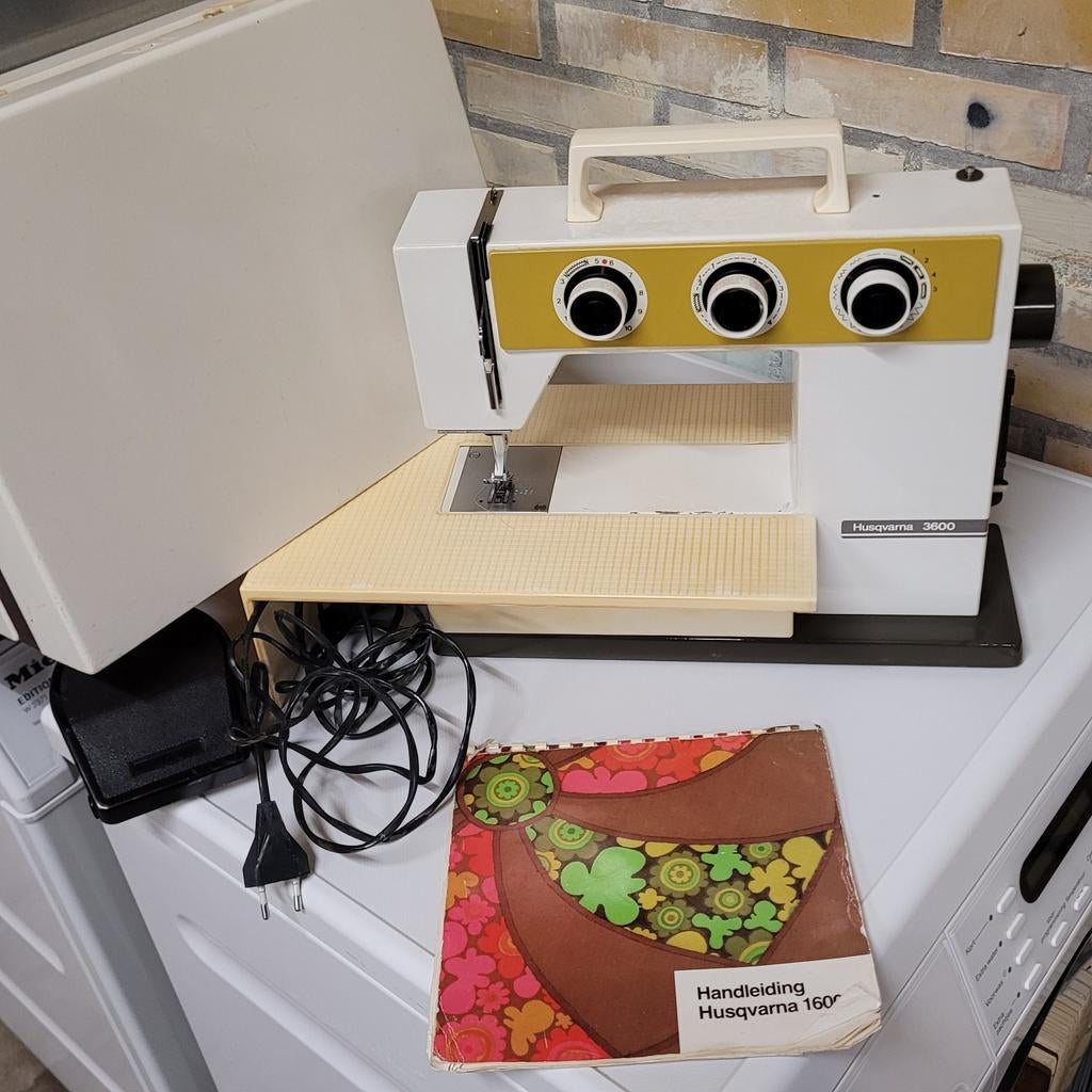 Husqvarna 3600 Naaimachine - Vintage en Compleet, Hobby en Vrije tijd, Naaimachines en Toebehoren, Ophalen of Verzenden, Gebruikt