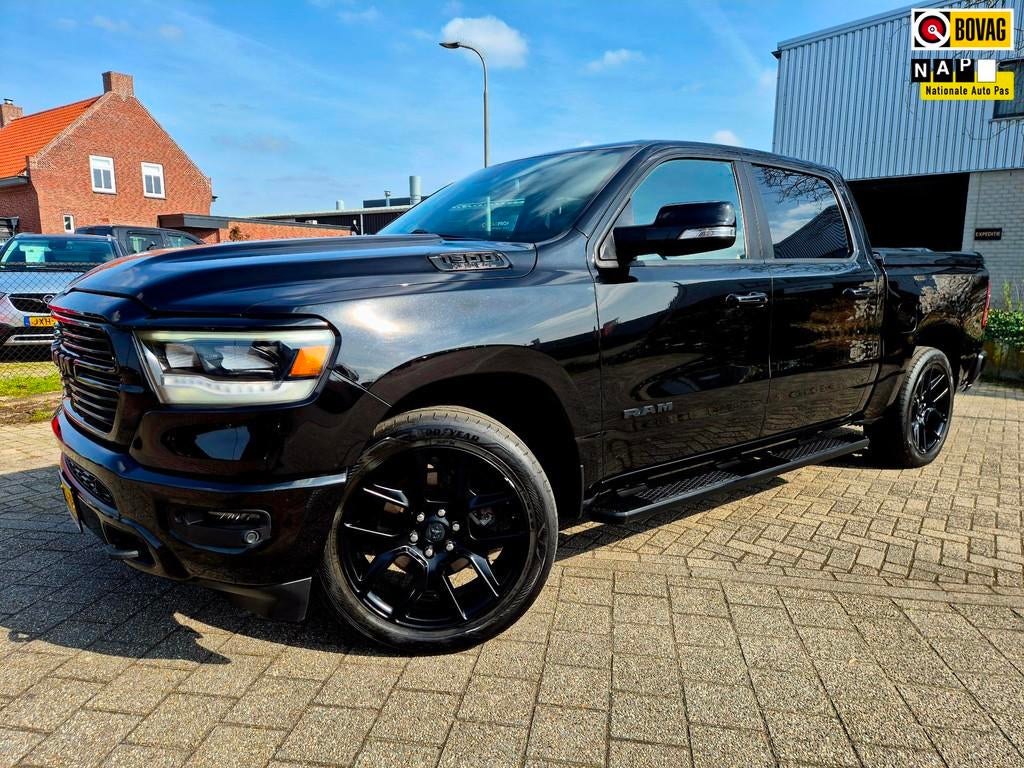 Dodge Ram 1500 5.7 V8 401PK 4x4 Crew Cab Big Horn + Nieuw mo, Automaat, Gebruikt, 5654 cc, Zwart