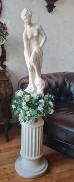 Venus Romeinse godin van de liefde op sokkel., Ophalen