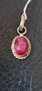 Antiek of vintage hanger. Oud zilver, facet robijn, Antiek en Kunst, Ophalen of Verzenden, Zilver