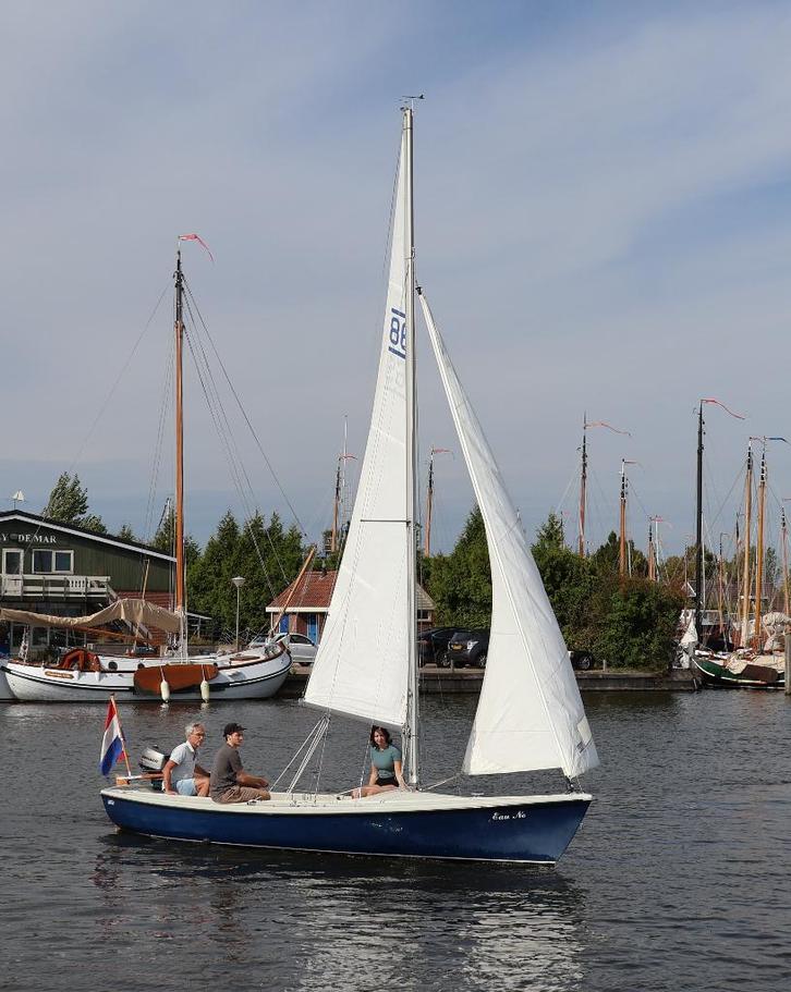 Randmeer Advance Zeilboot Compleet, Watersport en Boten, Open zeilboten, Gebruikt, Randmeer, 6 meter of meer, Polyester, Buitenboordmotor