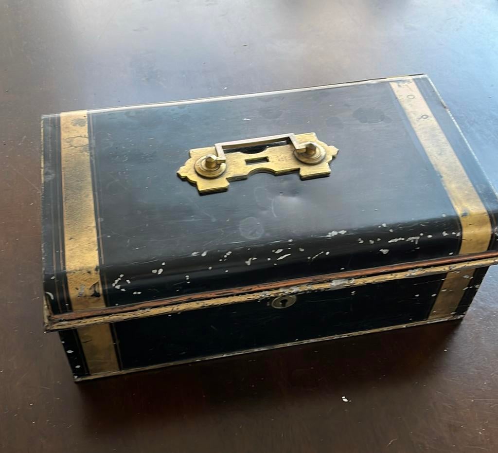 Curiosa kist zwart met goud kleurig, Ophalen of Verzenden