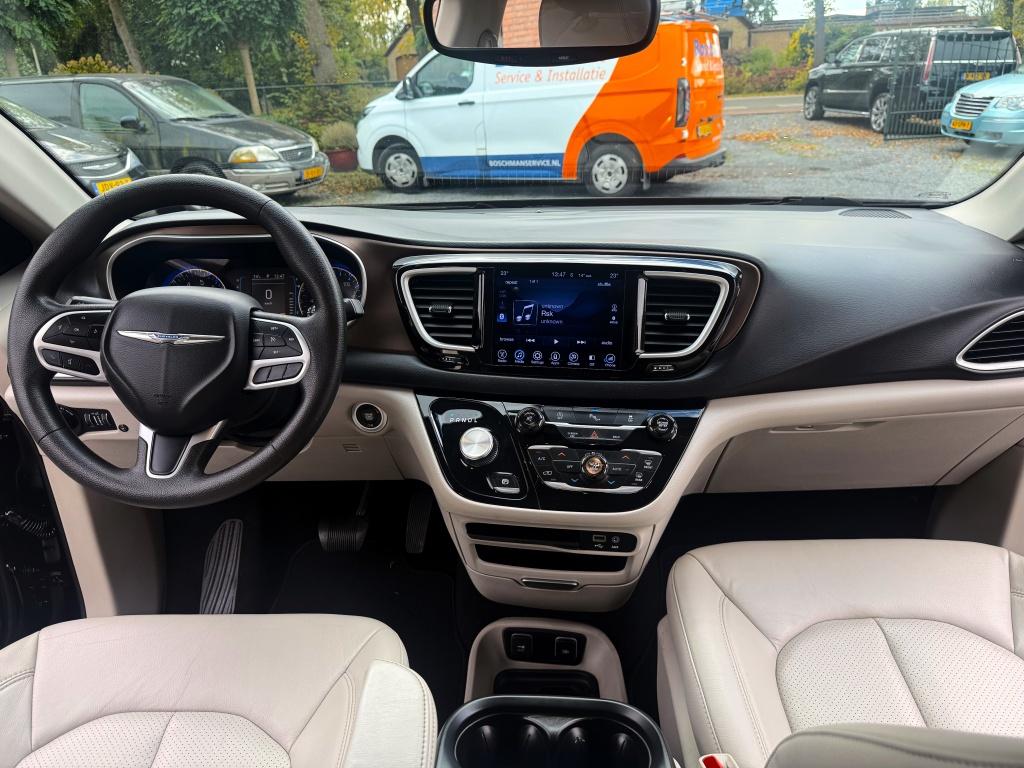 Chrysler Grand Voyager 3.6 V6 LIMITED J.DAIMLER STOW&GO BLAC, Gebruikt, Grand Voyager, Zwart, Leder