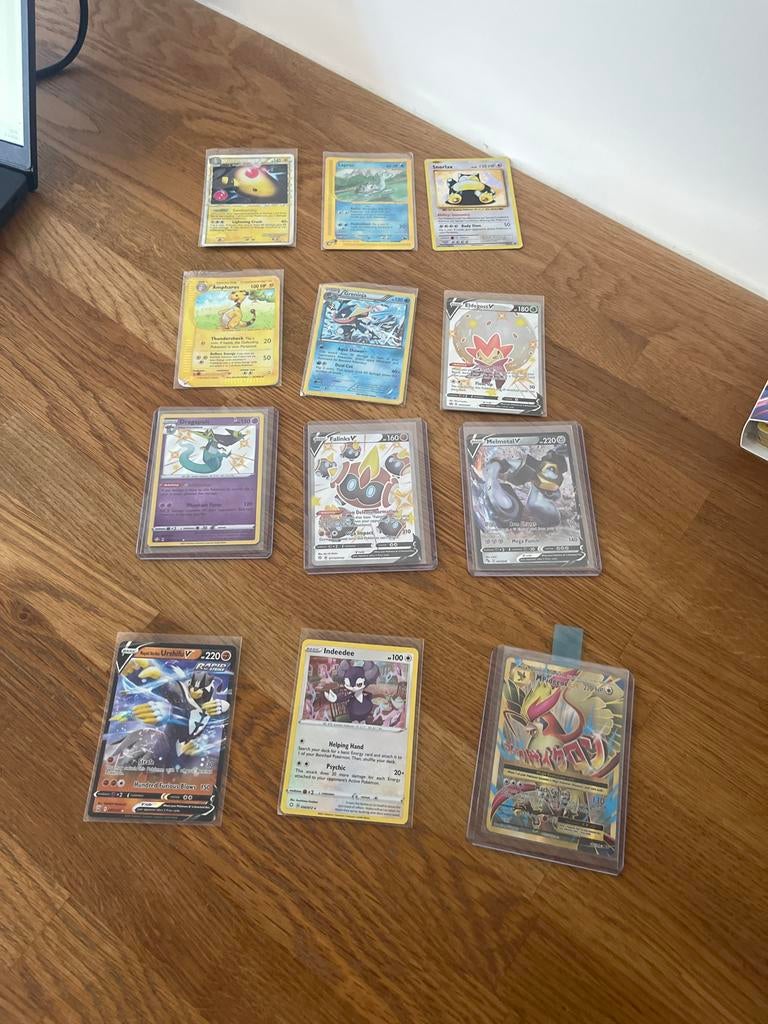 Diverse Pokémon kaarten - V, VMAX, Holo en meer, Ophalen of Verzenden, Zo goed als nieuw, Meerdere kaarten, Foil