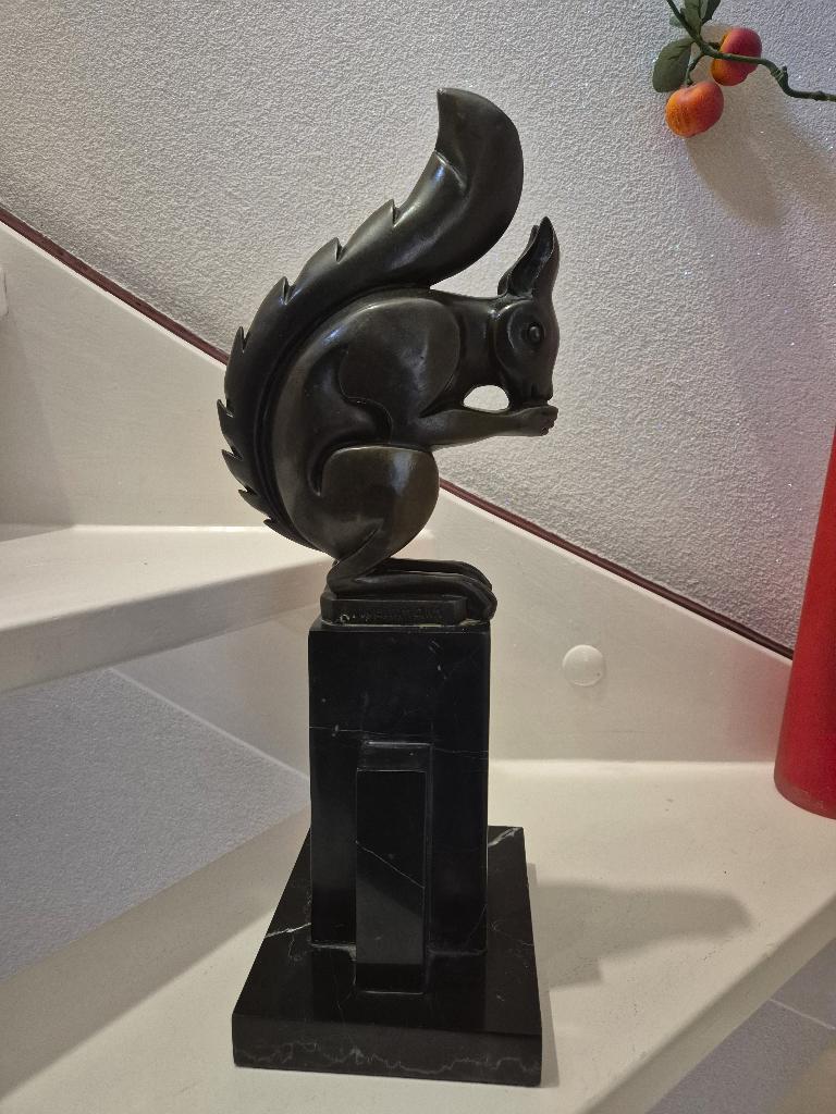 Unieke bronzen beeld "de Eekhoorn" op marmer – 7 kg, Ophalen