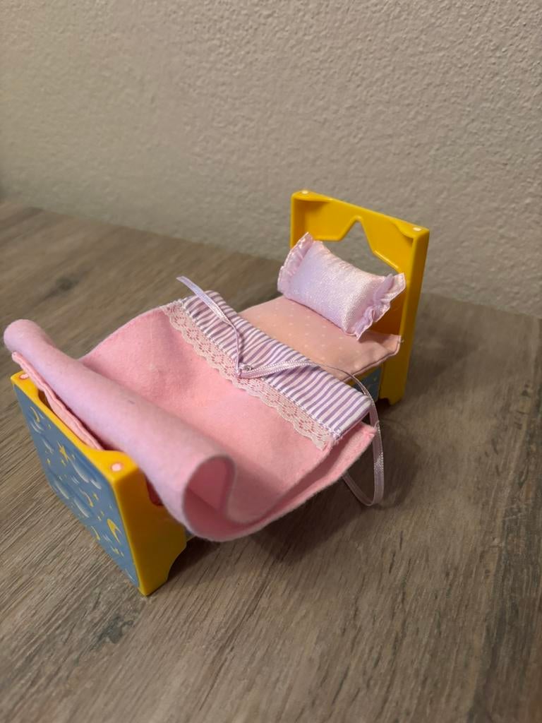 Barbie Chelsea bedje, Verzamelen, Ophalen of Verzenden, Zo goed als nieuw, Poppenhuis