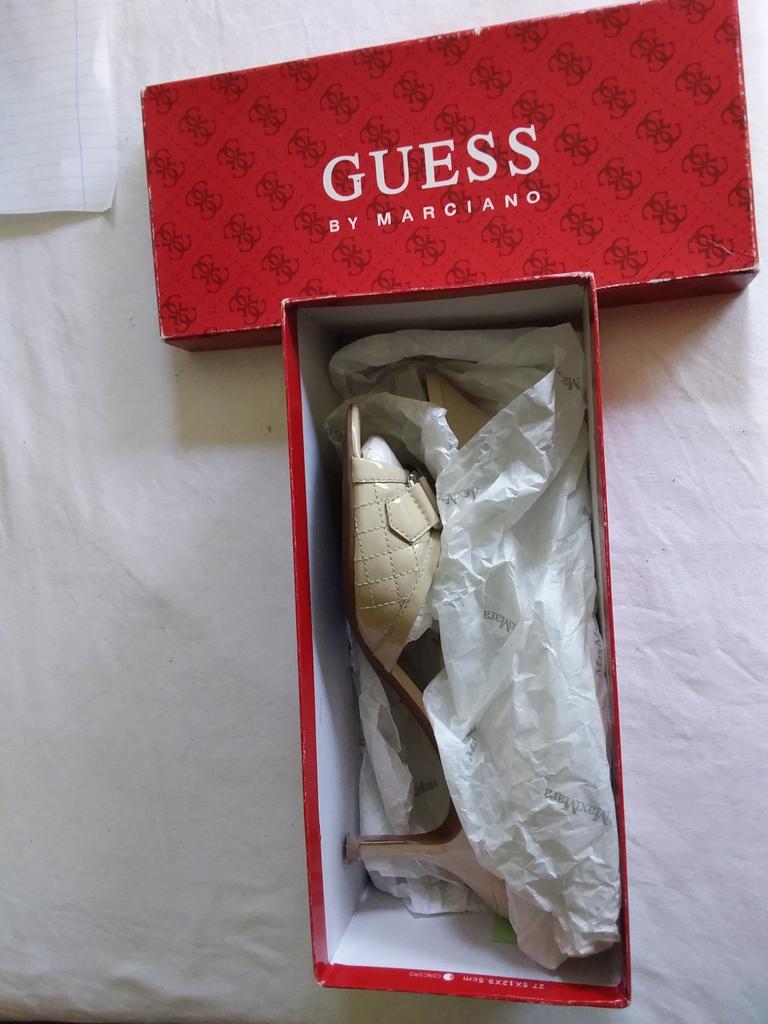 Guess by Marciano maat 7 damesschoen hakschoen leer Italy, Ophalen of Verzenden, Zo goed als nieuw