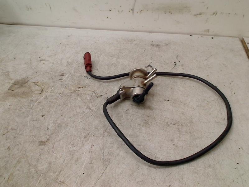 Inspuitpomp ad blue Audi A4 (B9) (2015-10/..) 04L131113B, Gebruikt, Bosch Engineering GmbH, Robert-Bosch-Allee 1, Abstatt 74232, , Duitsland