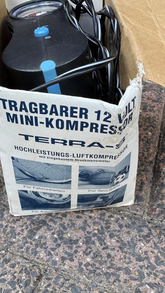 Kruimeldief / mini luchtcompressor 12 volt, Ophalen, Gebruikt, Minder dan 200 liter/min, Minder dan 6 bar
