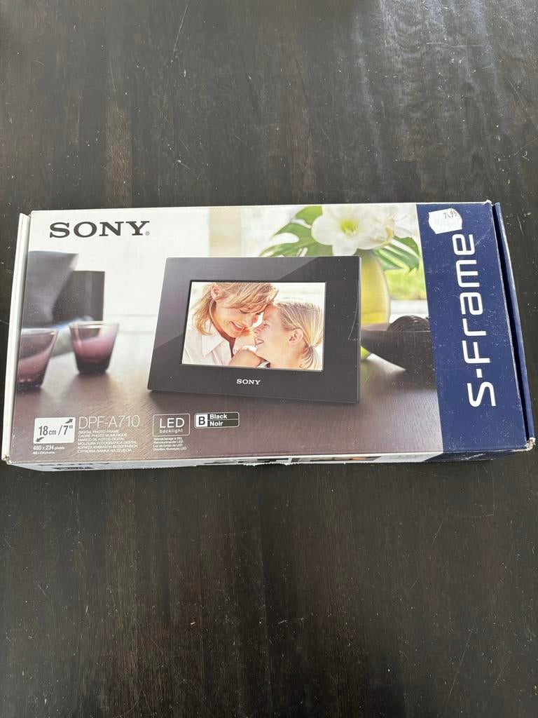 Sony S-Frame DPF-A710 digitaal fotolijstje, Ophalen of Verzenden, Zo goed als nieuw, Kleiner dan 8 inch, Afstandsbediening