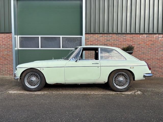 MGC MG C GT 6 Cylinder Coupe 1969 Snowberry White Overdrive, Auto's, Oldtimers, Zwart, Wit, Handgeschakeld, Particulier