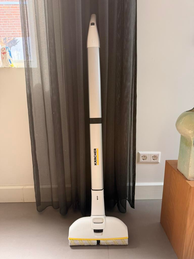 In prijs verlaagd: Karcher electrische dweil / vloerreiniger, Huis en Inrichting, Schoonmaakartikelen, Ophalen of Verzenden, Mop of Dweil