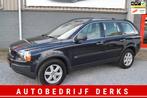 Volvo XC90 2.5 T Momentum AUT Airco Leer 7 Pers 4X4 Jaar APK, Auto's, Navigatiesysteem, Gebruikt, 1991 kg, Blauw