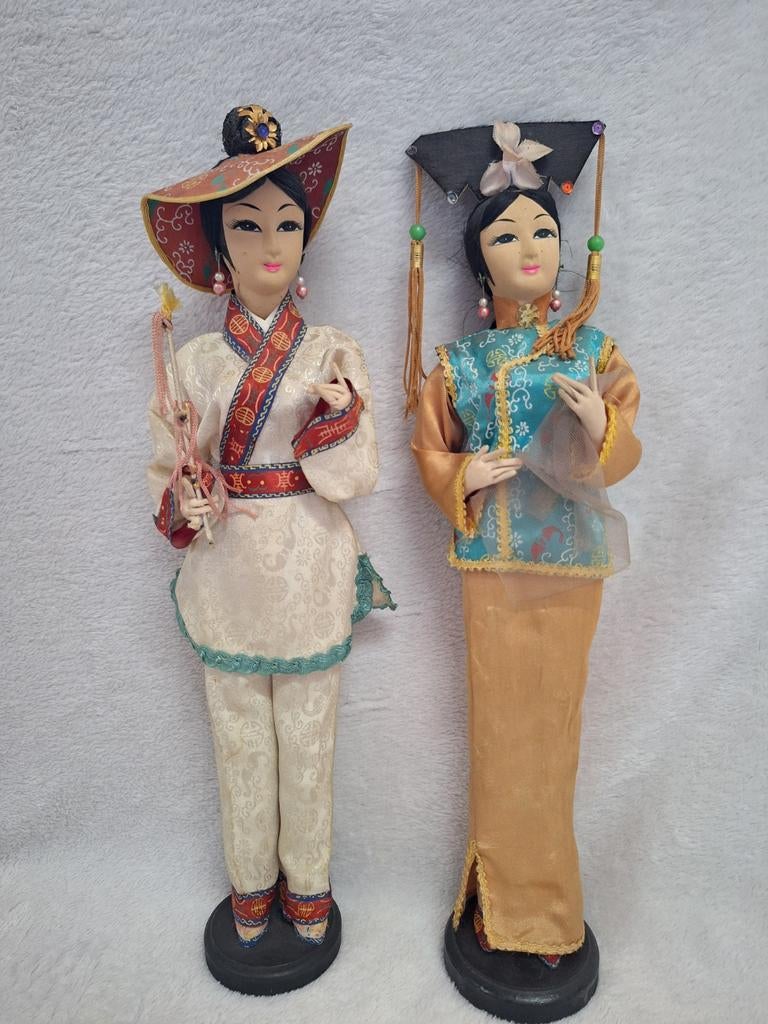 Aziatisch poppen stel in traditionele kleding, Ophalen of Verzenden, Zo goed als nieuw, Pop