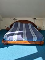 Tweepersoonsbed met rotan hoofdbord en nachtkastjes, Ophalen