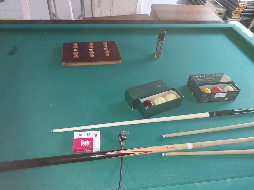 Biljarttafel met keu, 2 sets ballen en scorebord, Sport en Fitness, Biljarten en Poolen, Ophalen, Gebruikt, Biljarttafel