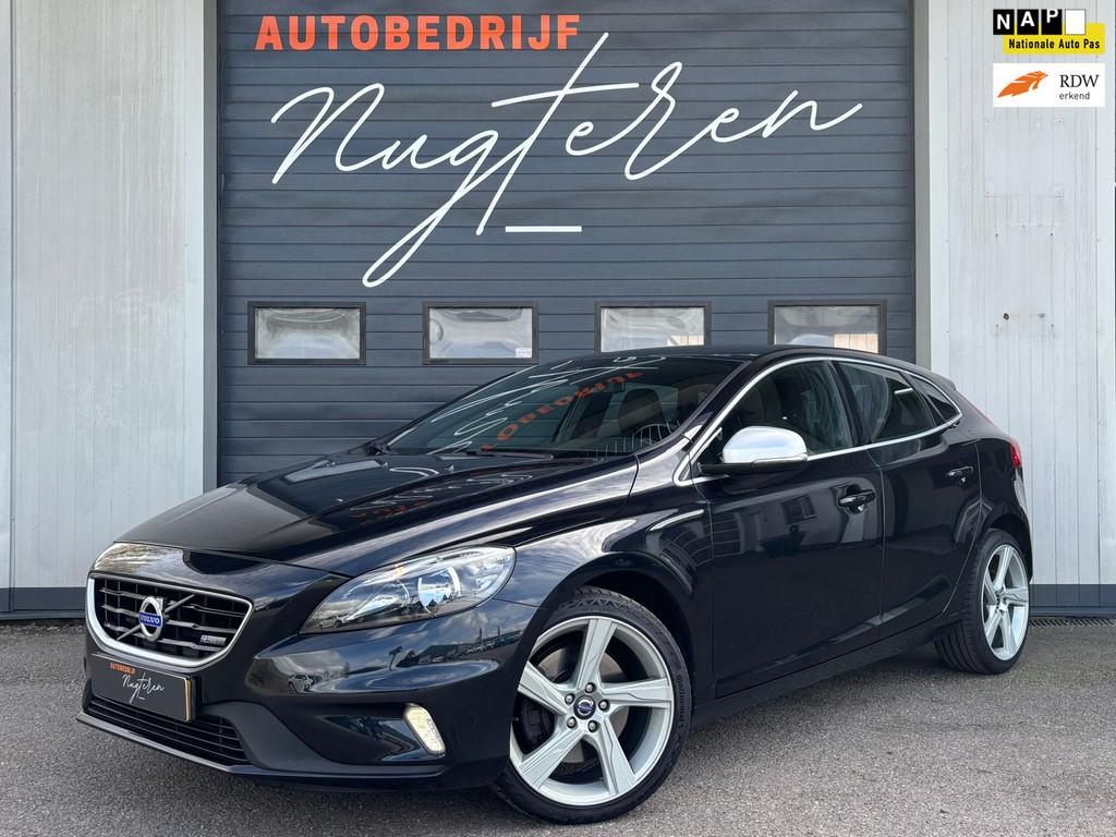 Volvo V40 2.0 D4 R-Design Business|Leer|Trekhaak, Auto's, Volvo, Voorwielaandrijving, Euro 5, Gebruikt, Zwart
