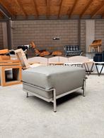 Cassina LC2 hocker, Ophalen, 50 tot 75 cm, Nieuw, X
