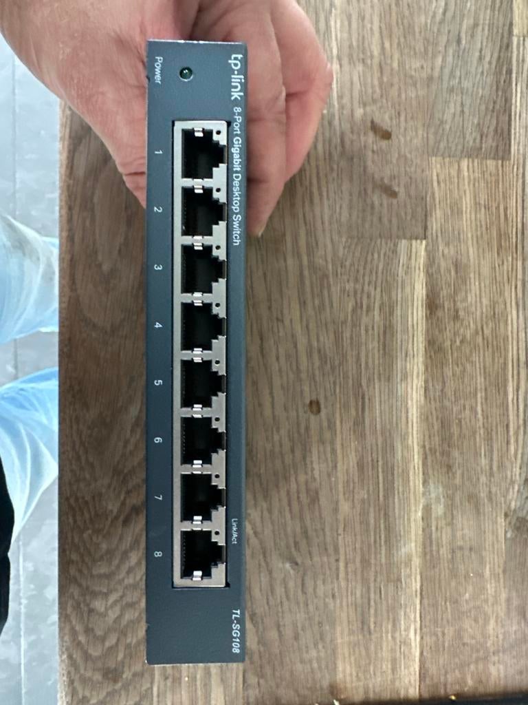 TP-Link 8-Poort Gigabit Desktop Switch TL-SG108, Ophalen of Verzenden, Zo goed als nieuw