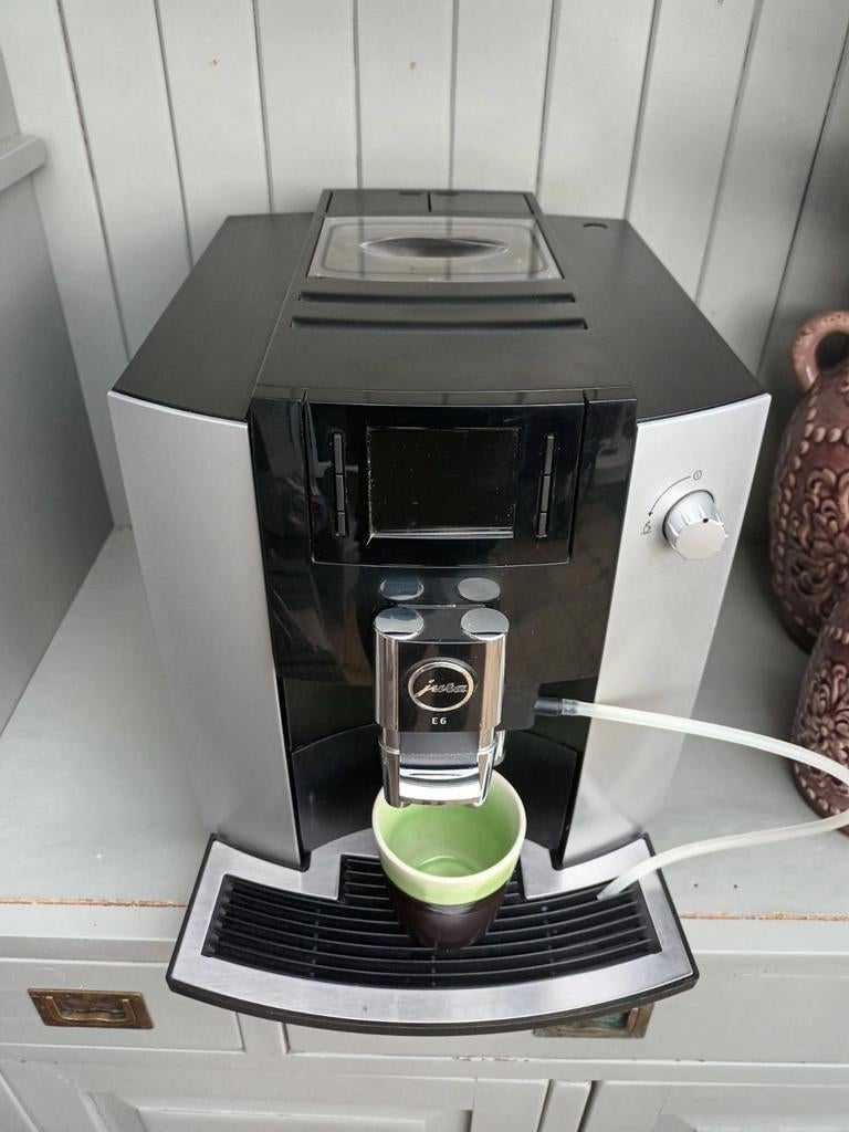 Jura E6 koffiemachine, Ophalen, Afneembaar waterreservoir, Gemalen koffie, Koffiemachine