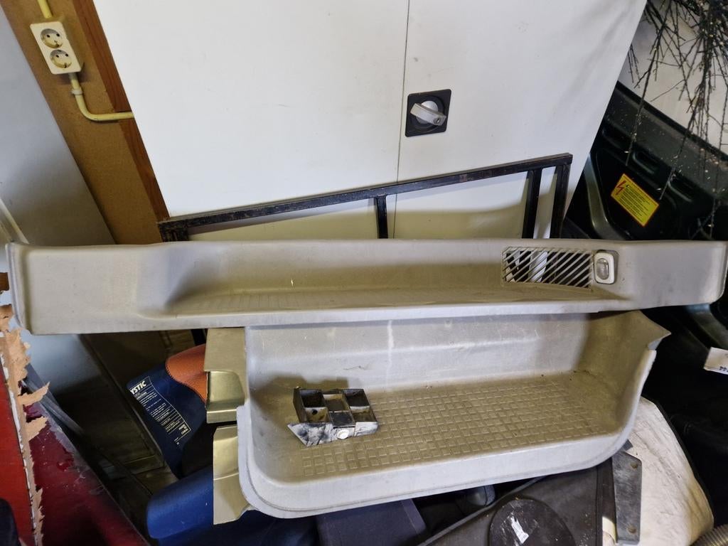 Instapbakken VW T4 rechtsvoor en schuifdeur met verlichting, Ophalen