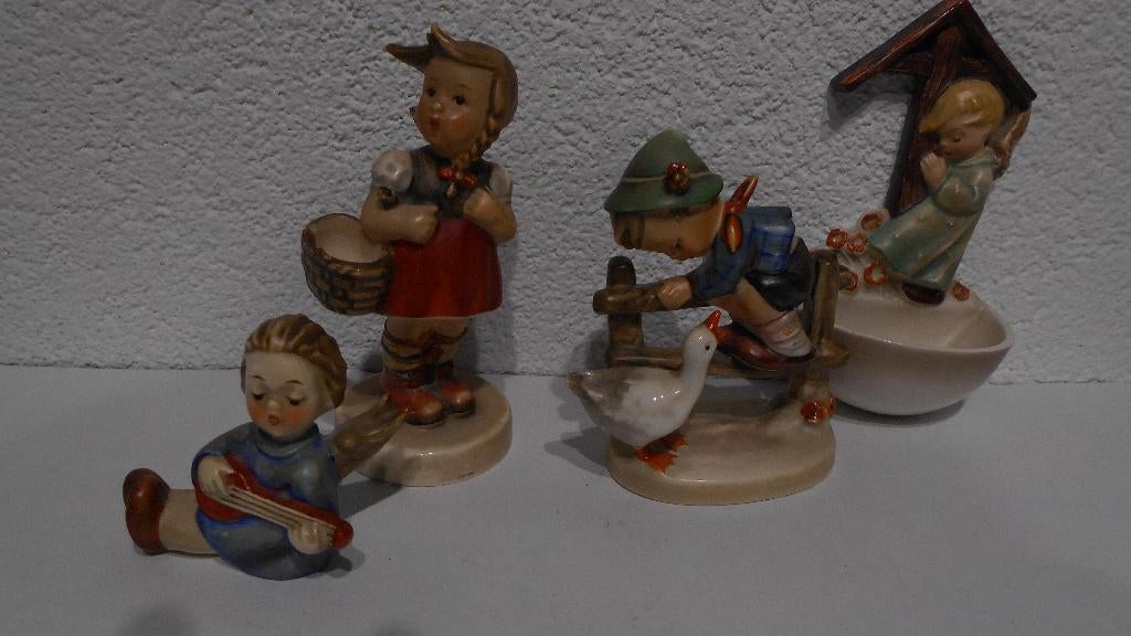 4x Hummel Goebels beeldjes meisje jongen wijbakje, Ophalen of Verzenden, Zo goed als nieuw, Hummel