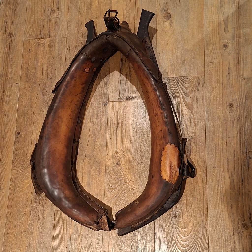 Antieke leren paardenhalskraag / horse collar decoratie boer, Ophalen of Verzenden, Gebruikt