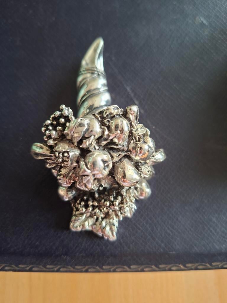 Zilveren Broche Hoorn des Overvloeds met Fruit (925), 4 tot 7 cm, Ophalen of Verzenden, Zo goed als nieuw, Zilver