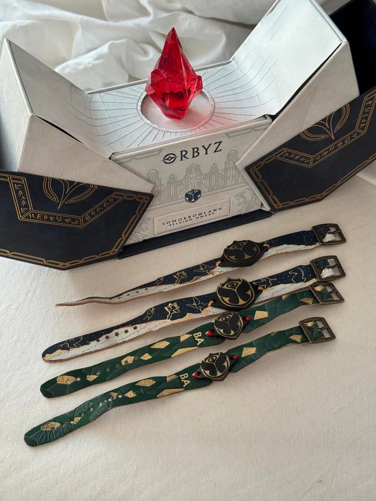 Tomorrowland schatkist Orbyz en 4 bandjes, Verzamelen, Ophalen of Verzenden, Gebruikt