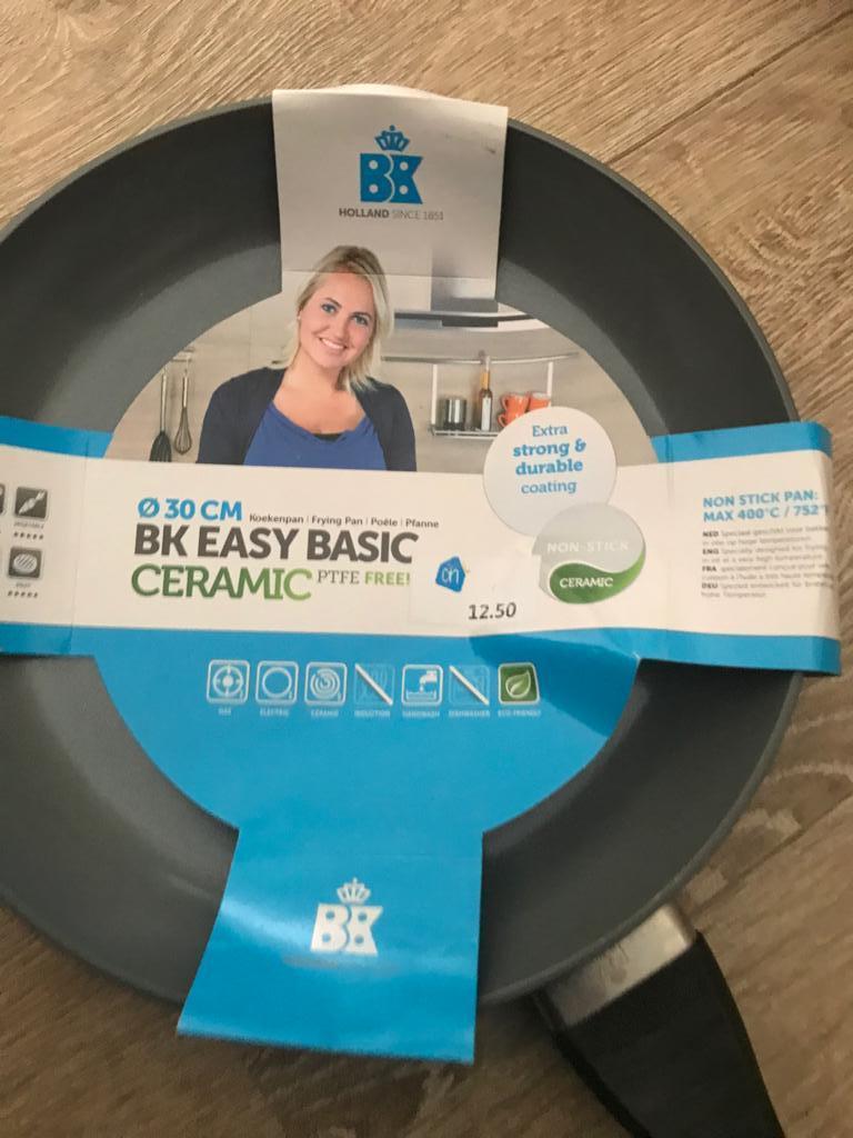 Nieuwe pan diameter 30cm, Huis en Inrichting, Keuken | Potten en Pannen, Ophalen, Nieuw, Overige materialen, Koekenpan of Braadpan