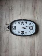 Stijlvolle Grijze Wandklok - Modern Design, Huis en Inrichting, Ophalen of Verzenden