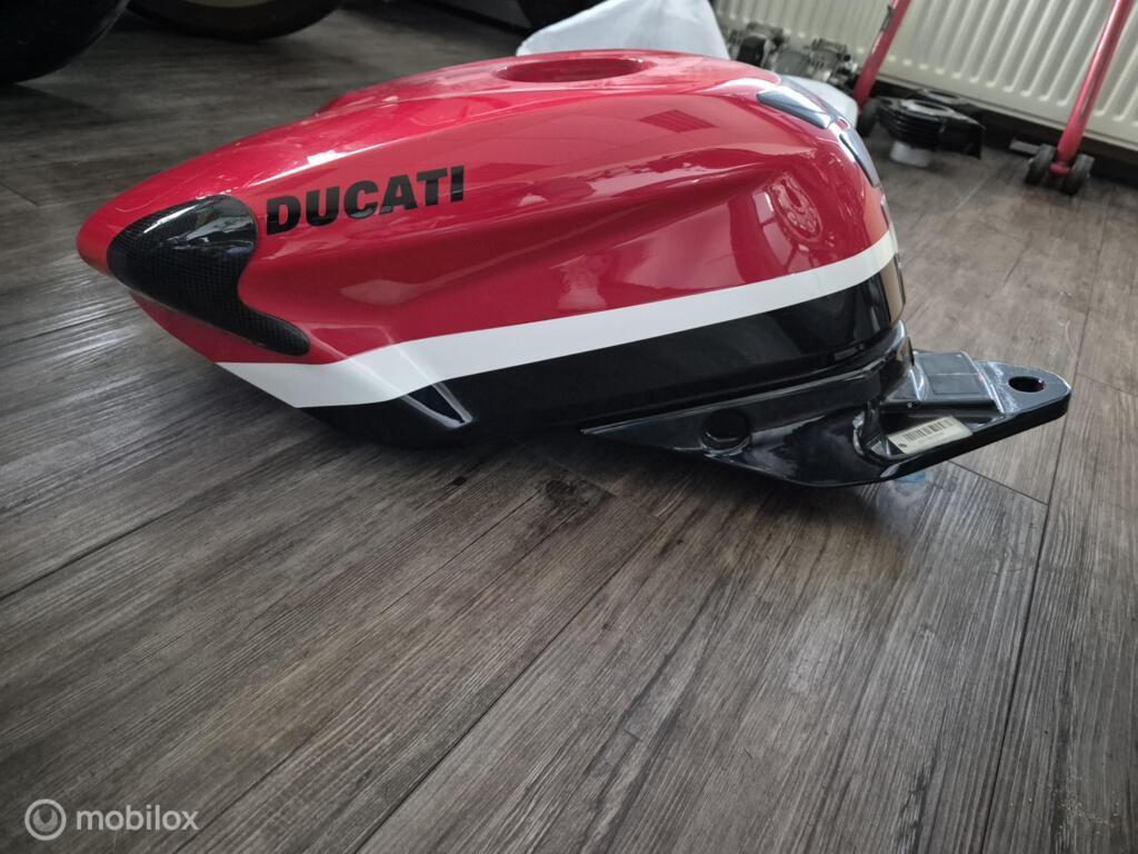 Benzinetank origineel tank brandstoftank 848 evo 1098 1198, Motoren, Onderdelen | Ducati, Gebruikt, Ophalen of Verzenden