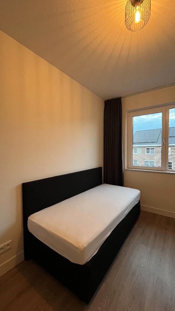 Eenpersoons boxspring 90x200 cm, Huis en Inrichting, Slaapkamer | Boxsprings, Zo goed als nieuw, 90 cm, 200 cm, Eenpersoons, Zwart