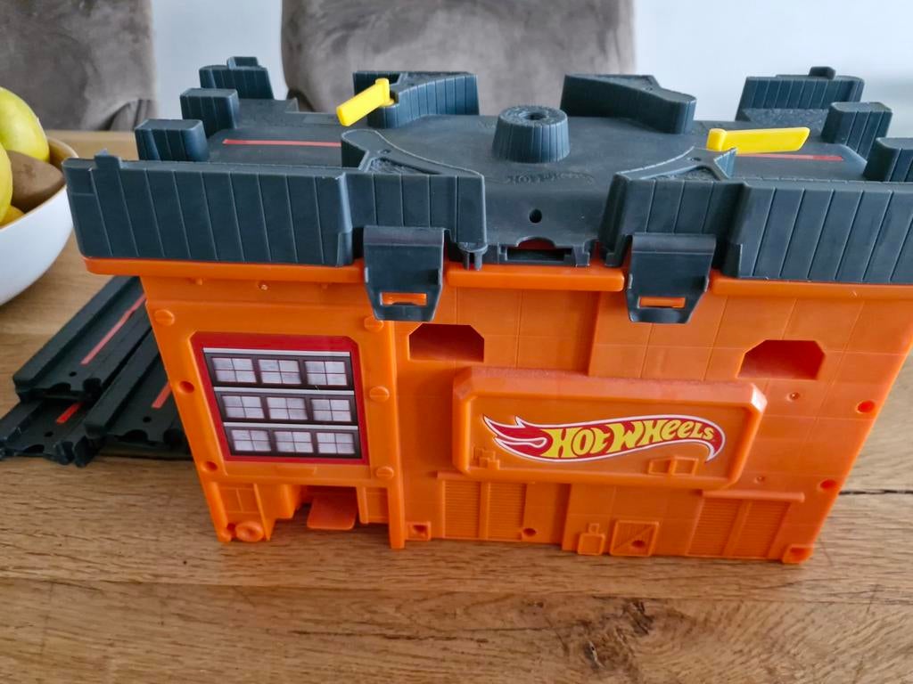 Hot Wheels Bewaarbak met Geïntegreerde Autobaan, Ophalen of Verzenden, Gebruikt