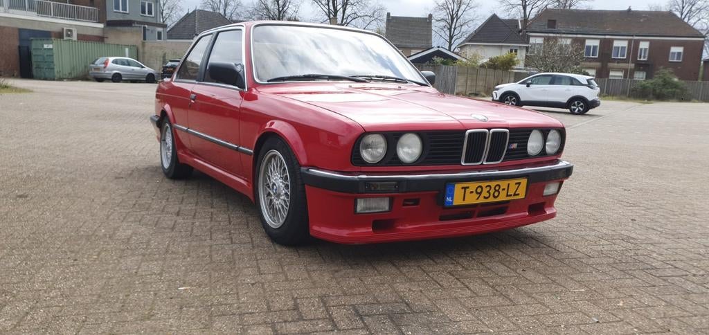 BMW 1985 Rood, Auto's, BMW, 4 cilinders, 100 pk, Bruin, Handgeschakeld