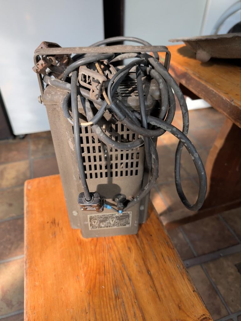 Philips acculader met kwikdamp gelijkrichter - Type 368 N, Ophalen