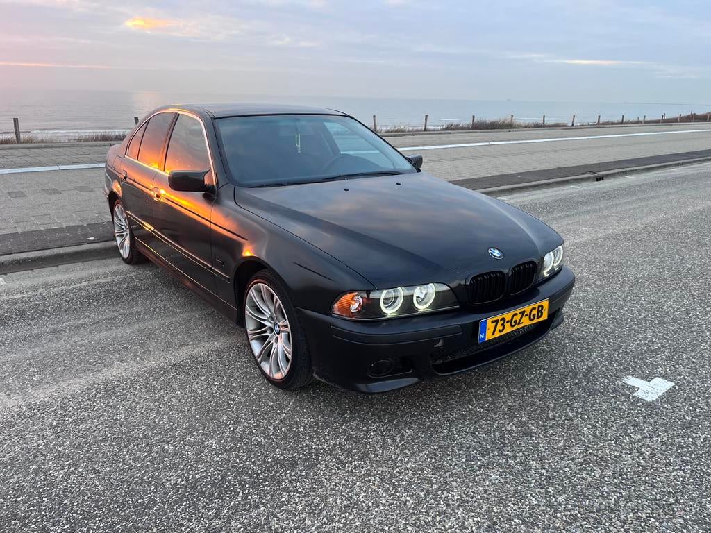 BMW 5-Serie 2.2 I 520 AUT 2001 Zwart MOTER PROBLEEM!!!, Auto's, Zwart, 170 pk, Sedan, 1700 kg