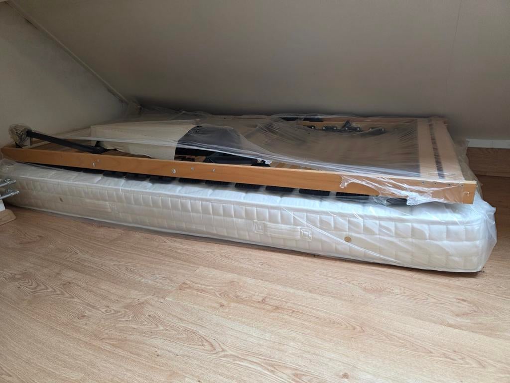 1 Persoon electrische lattenbodem met matras/ NIEUW!, Ophalen, Nieuw, Eenpersoons, 90 cm