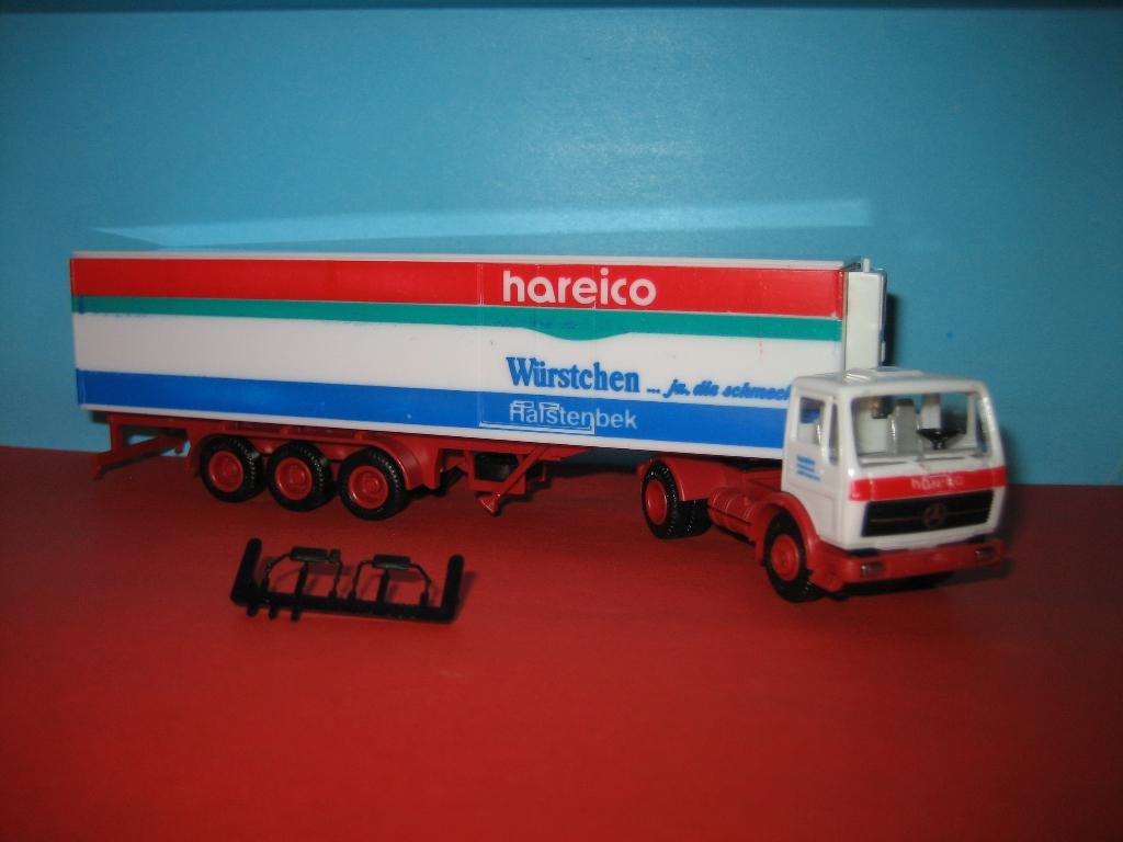 Hareko  MERCEDES met oplegger  Herpa, Hobby en Vrije tijd, Modelauto's | 1:87, Ophalen of Verzenden, Nieuw, Bus of Vrachtwagen