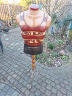 Oude decoratieve paspop man, Ophalen