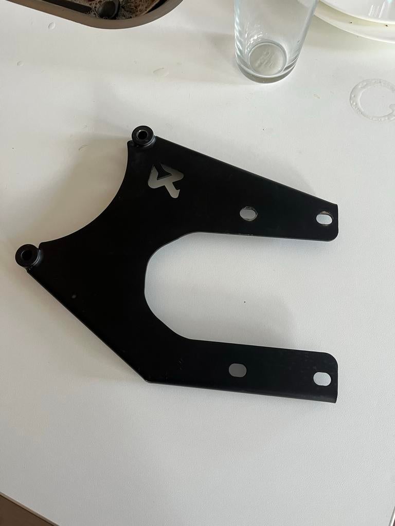 Akrapovic uitlaat ophangbeugel Vespa sprint, Ophalen of Verzenden, Gebruikt, Overige modellen