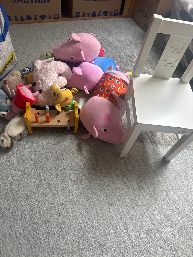 Grote partij knuffels en kinderstoel - Gratis ophalen, Ophalen, Gebruikt, Overige merken, Overige karakters