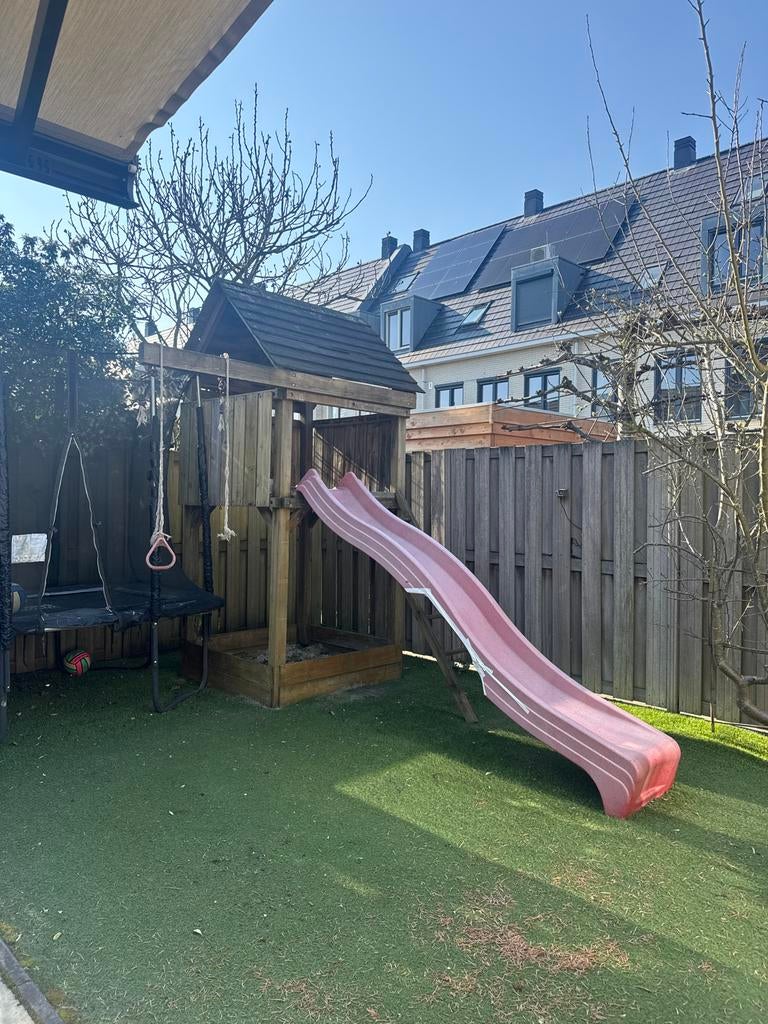 Gratis af te halen: Speelhuisje met glijbaan, Ophalen, Gebruikt, Hout