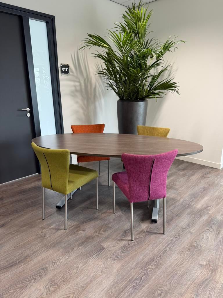 Tafel en 4 stoelen te Koop, Zakelijke goederen, Kantoor en Winkelinrichting | Apparatuur en Telecommunicatie, Ophalen