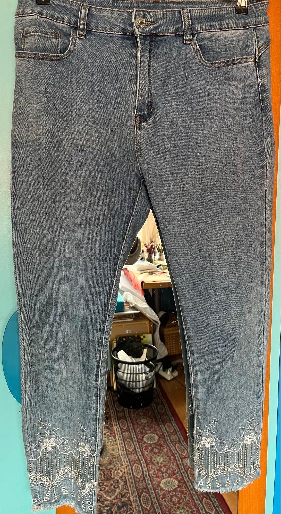 leuke zomerjeans met kraaltjes 42 zgan, Kleding | Dames, Broeken en Pantalons, Zo goed als nieuw, Maat 42/44 (L), Blauw, Lang