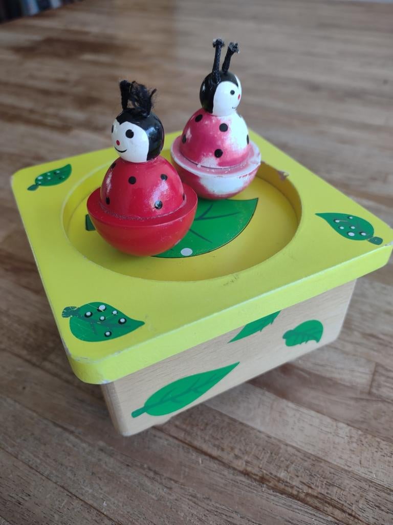 Houten muziekdoosje met lieveheersbeestjes, Ophalen of Verzenden, Gebruikt, Overige typen, Met geluid